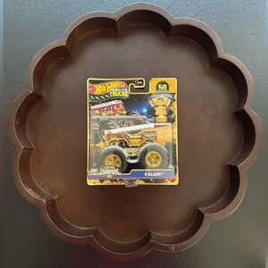 Hot Wheels Monster Trucks ~ Trophy Champions 5 Alarm